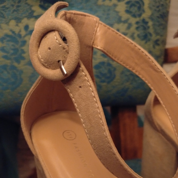 Tan block heel, size 11w - Picture 4 of 8